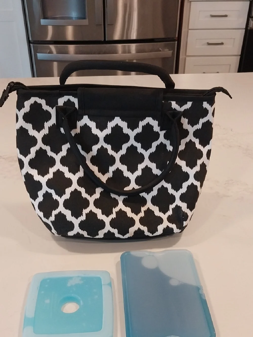 Fit And Fresh Ikat TilE Black & White Patterned InsulatedTote Bag. - Picture 1 of 9